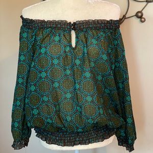 Cold Shoulder Peep hole top